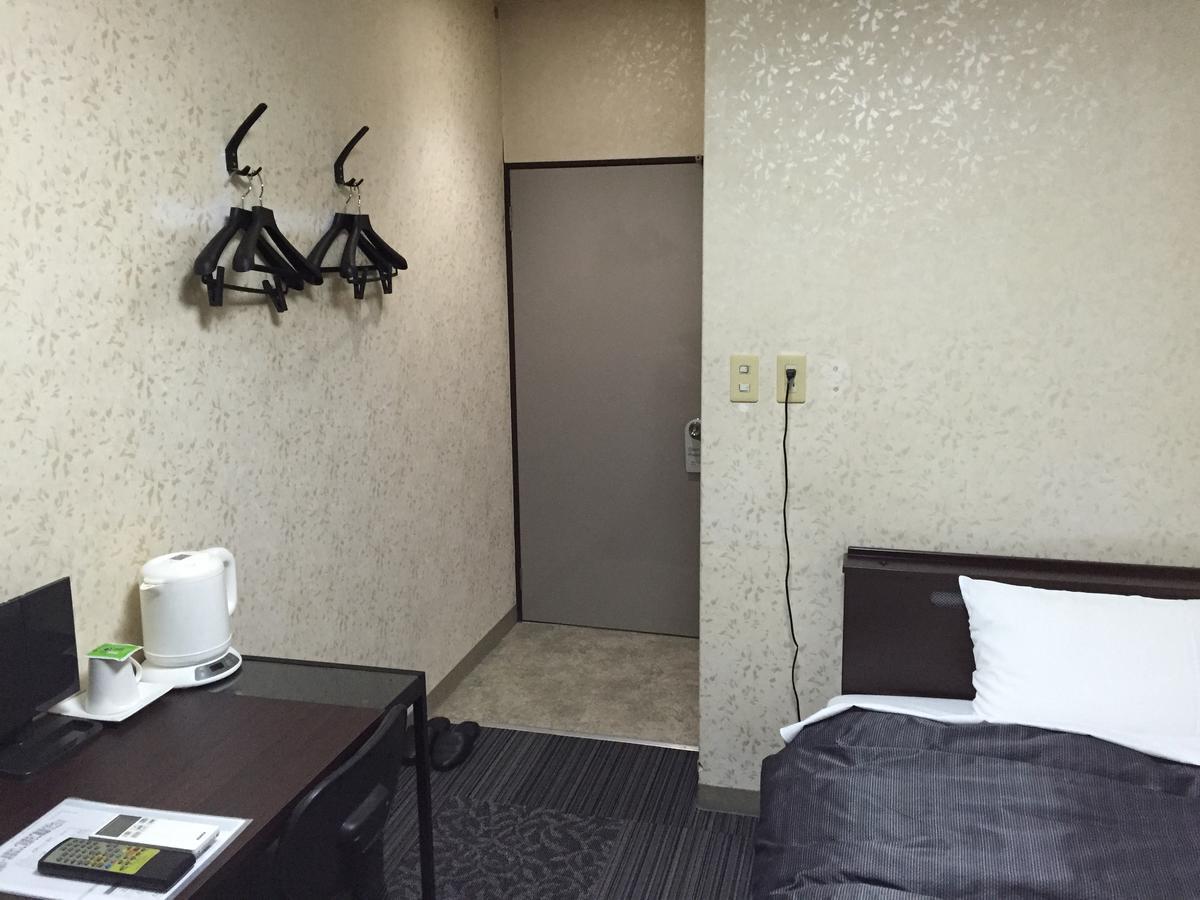 Business Hotel *