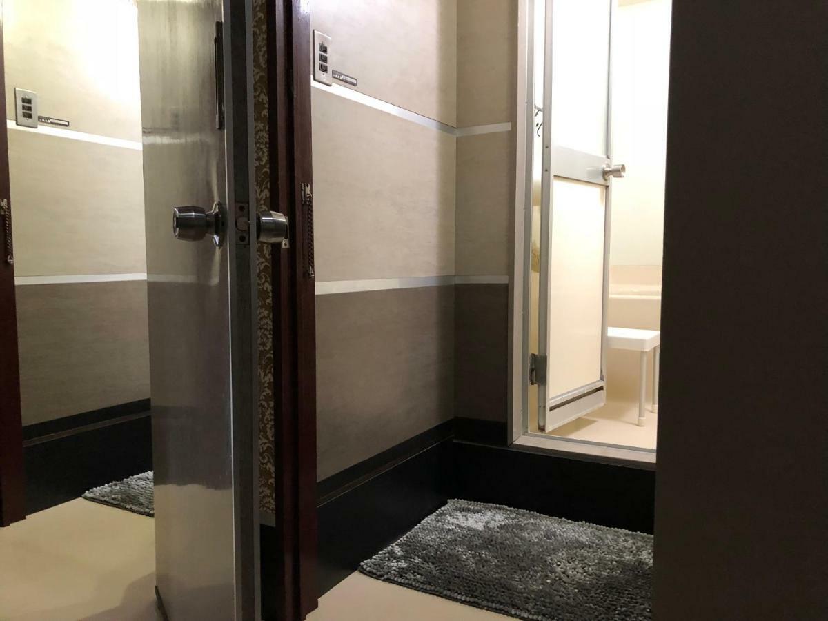 Business Hotel *