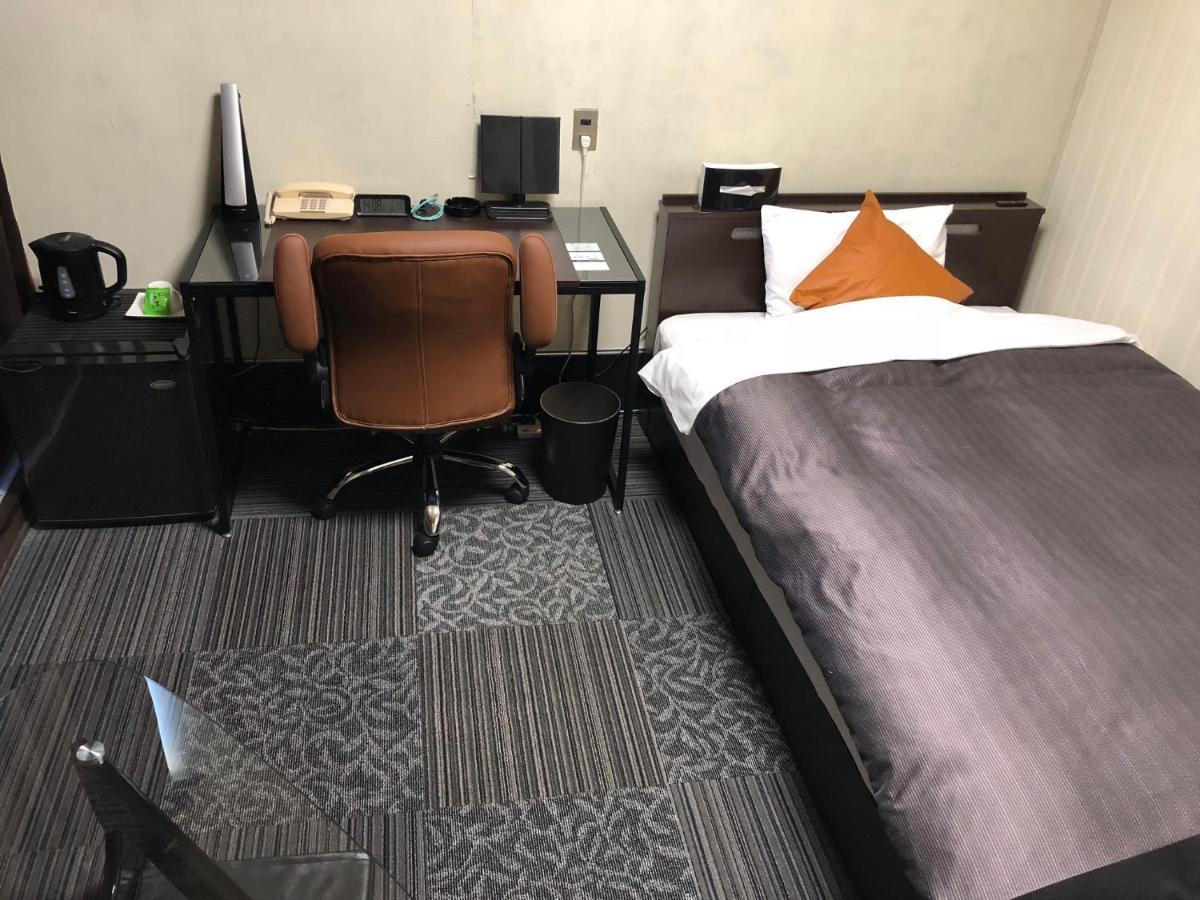 Business Hotel *